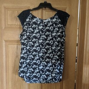 NY&CO Blue and White Floral Blouse